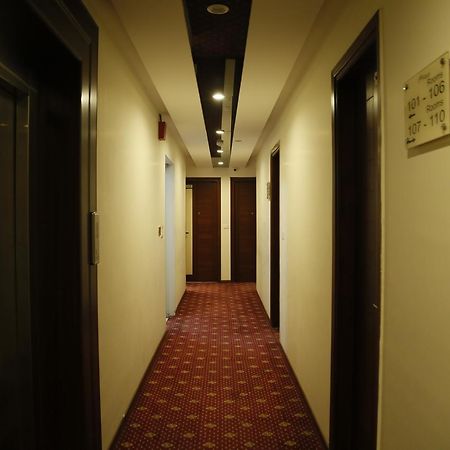 Grand Ffour Hotel New Delhi Bagian luar foto