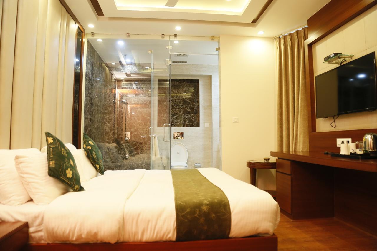 Grand Ffour Hotel New Delhi Bagian luar foto