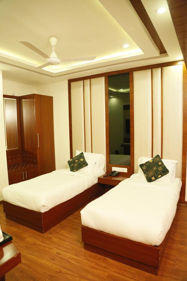 Grand Ffour Hotel New Delhi Bagian luar foto
