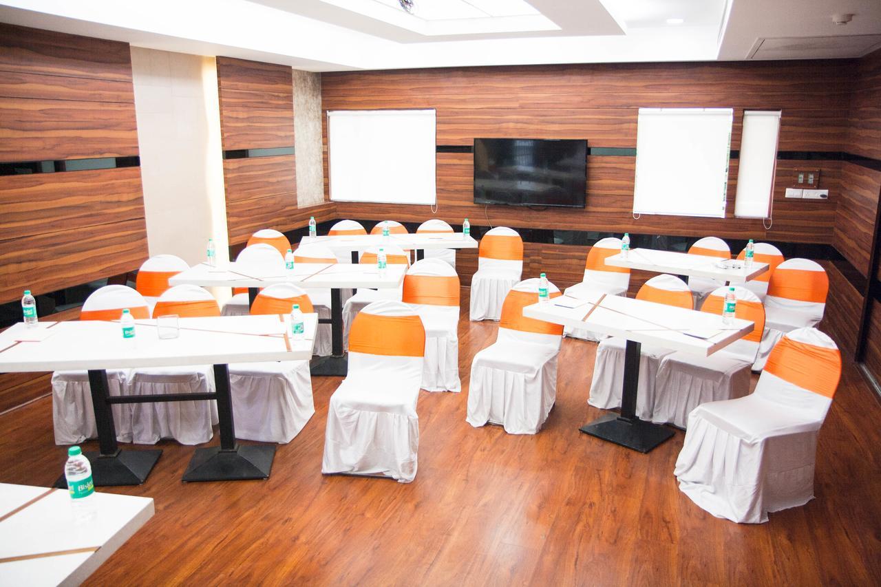 Grand Ffour Hotel New Delhi Bagian luar foto