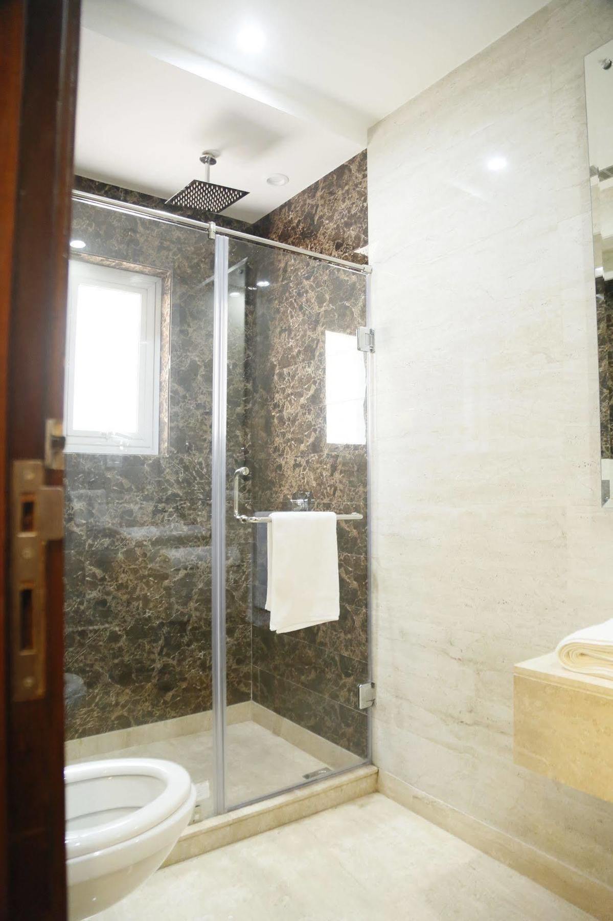 Grand Ffour Hotel New Delhi Bagian luar foto