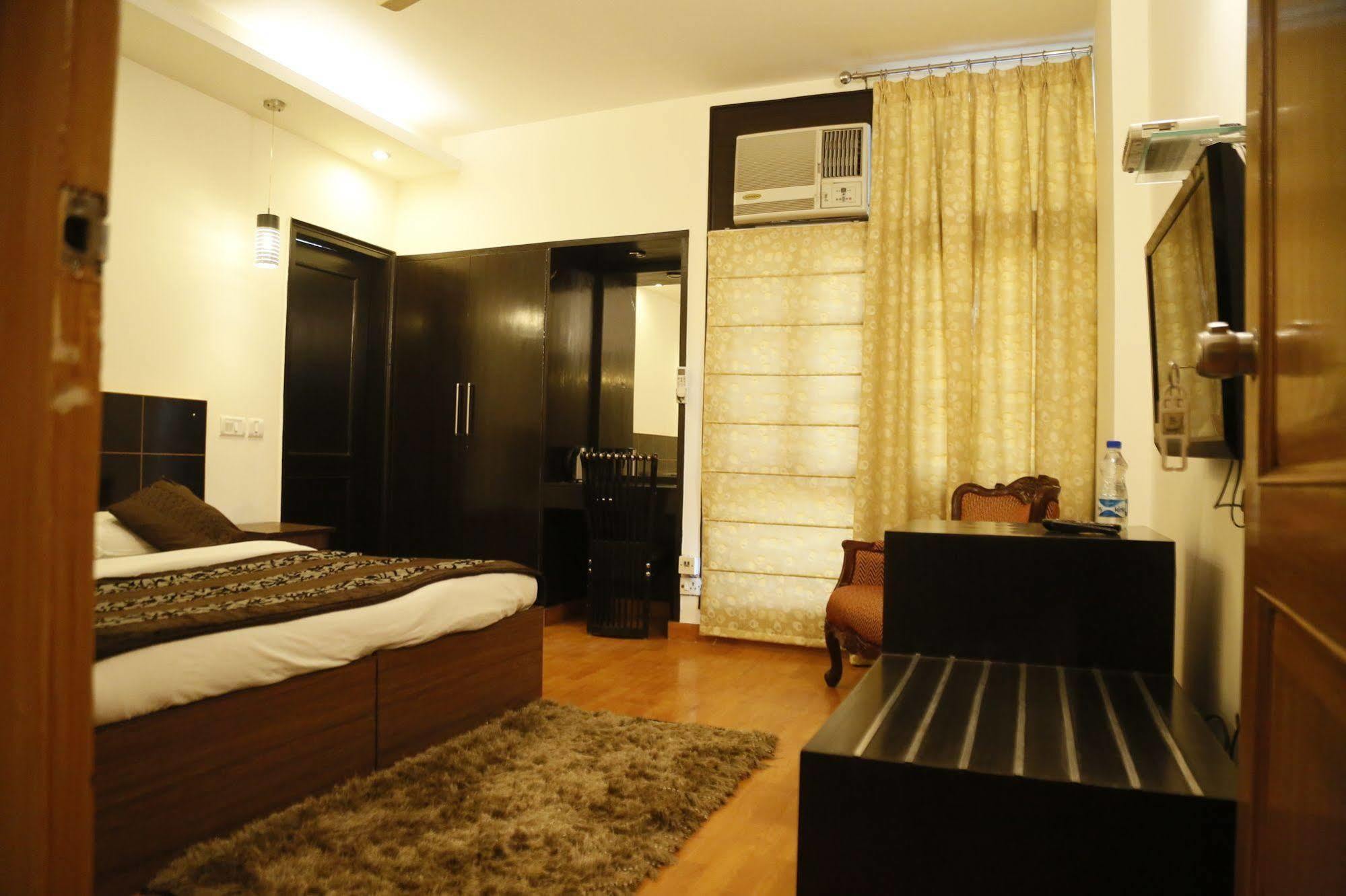 Grand Ffour Hotel New Delhi Bagian luar foto
