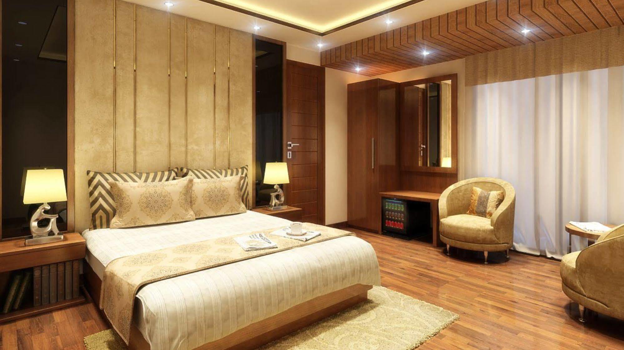 Grand Ffour Hotel New Delhi Bagian luar foto