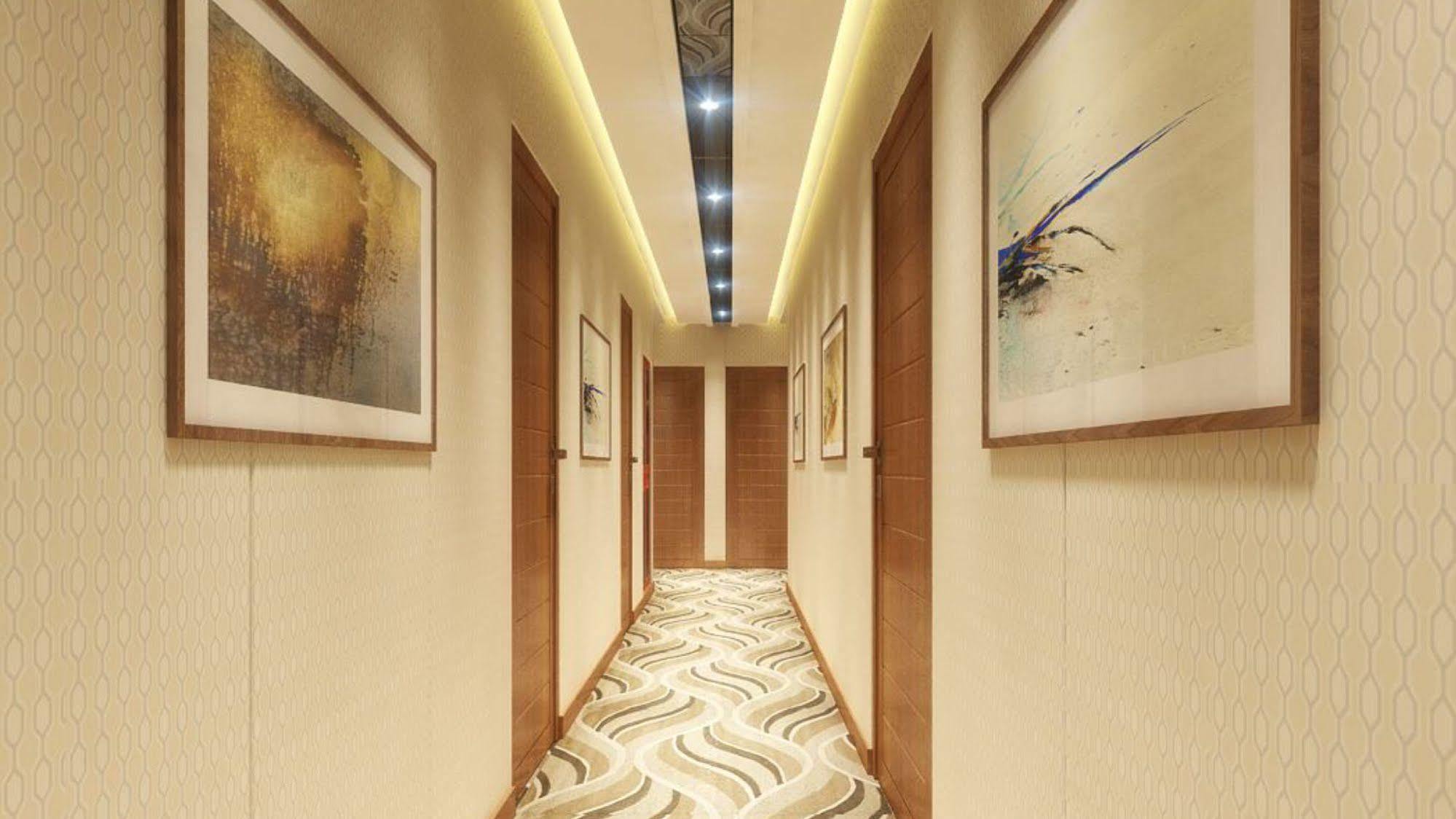 Grand Ffour Hotel New Delhi Bagian luar foto