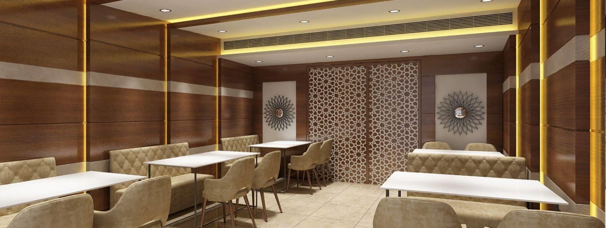 Grand Ffour Hotel New Delhi Bagian luar foto